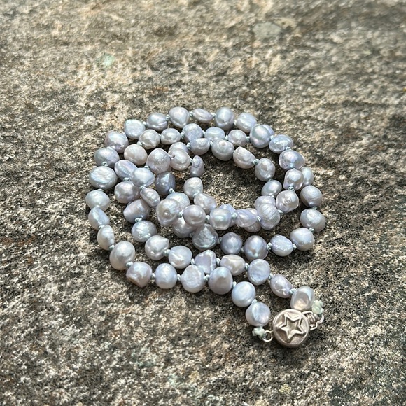 Icy blue pearl necklace - Picture 4 of 9